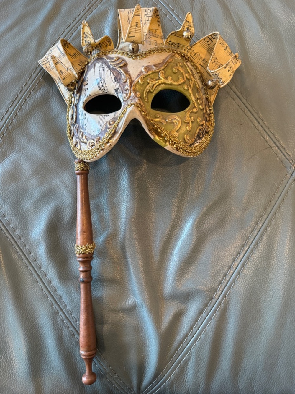 Wayne Kleski Vintage Style Gold and Cream Venetian Hand Mask